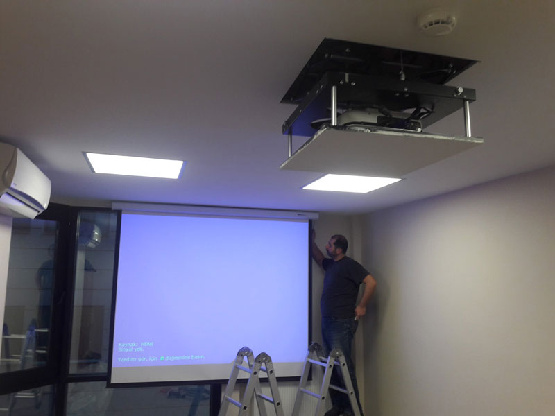 motorlu projeksiyon lifti